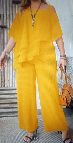 Beautiful elegant mustard colored two-piece pants -set size 22 $30